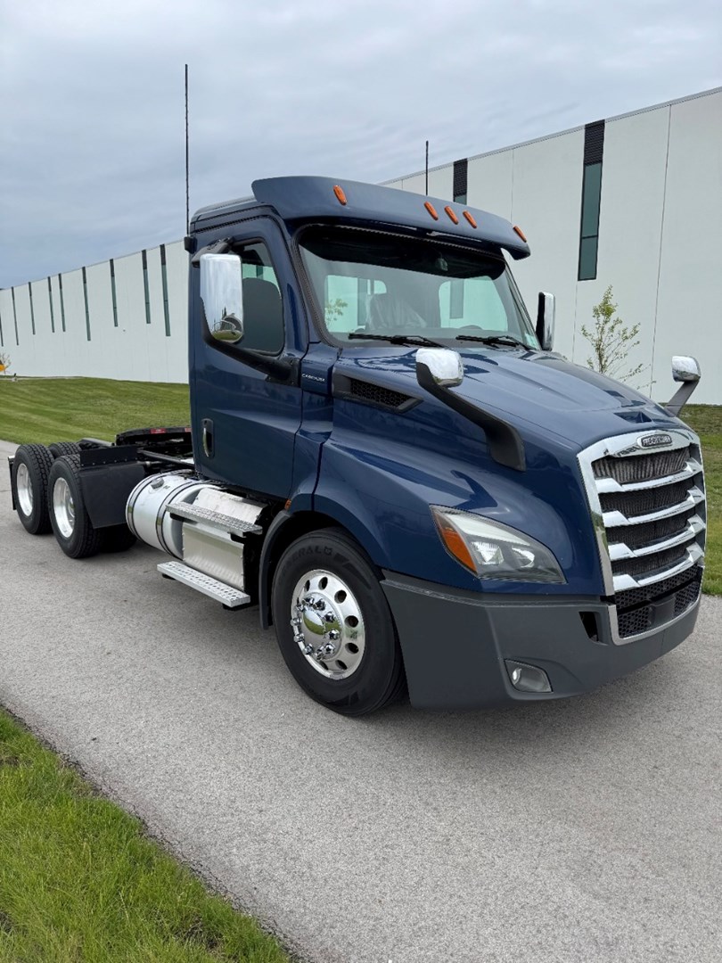 2019 FREIGHTLINER CASCADIA 113 - USED TRUCKS DAY CAB - image 7